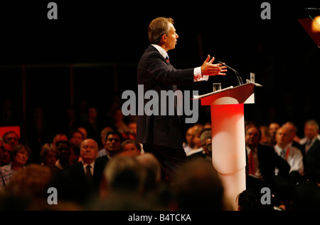 Tony Blair fa il suo ultimo discorso alla conferenza come leader a Manchester Foto Stock