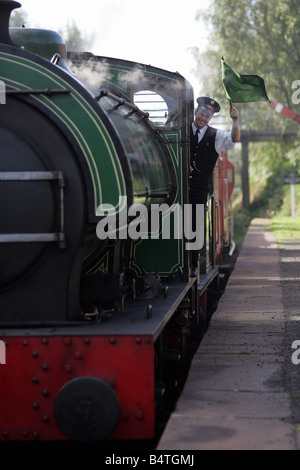 I visitatori di Tanfield Railway sono state trattate per la sua prima locomotiva a vapore di gala in 13 anni organizzatore di eventi di Chris Walker sul treno 49 Foto Stock