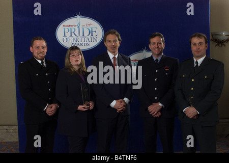 Il Mirror Pride of Britain Awards in aprile 2000 con L R Derek Worsford Melanie Kindley Deeks Tony Blair Michael Currin e Colin Adey pdgu Foto Stock