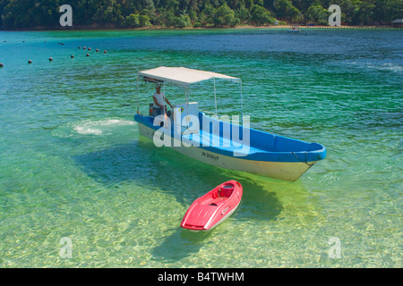 Una barca taxi a Pulau Sapi Parco Nazionale Tunku Abdul Rahman Kota Kinabalu, Sabah Malaysia Foto Stock