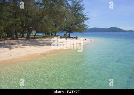 La spiaggia a Pulau Manukan Parco Nazionale Tunku Abdul Rahman nr Kota Kinabalu, Sabah Malaysia Foto Stock