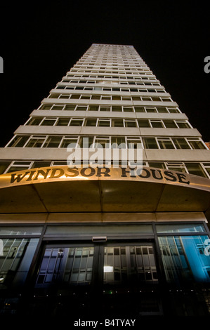 Windsor House, Belfast, ex l'edificio più alto d'Irlanda e ora Grand Central Hotel, parte dell'Hastings Group Foto Stock