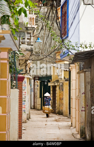 Strada residenziale Hanoi Vietnam Foto Stock