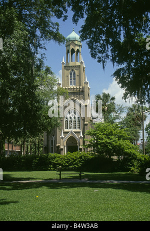 Un campanile di una delle tante chiese del quartiere storico di Savannah, Georgia. Foto Stock
