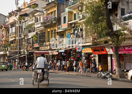 Bicicletta taxi, cicloturismo, passeggiate nel centro storico di Hanoi, Vietnam Foto Stock