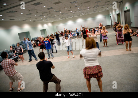 Anime Expo 2008 Los Angeles Convention Center il 5 luglio 2008 Anime Fan a un workshop per imparare Para Para Dancing Foto Stock