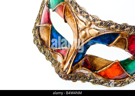 Close up colorati di maschera veneziana isolato su bianco Foto Stock