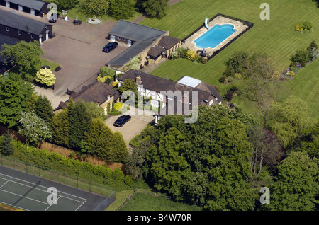 Angelina Jolie mansion Maggio 2005 il nuovo lusso Sud Buckinghamshire home di film attrice Angelina Jolie Bucks Inghilterra residence Casa con piscina e lotti di terra e i campi nella motivazione 2000s mirrorpix Foto Stock