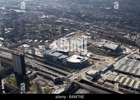 Vista aerea a sud-ovest di Westfield bianco per lo sviluppo della città Sito in costruzione West Cross Route Westway A40 Road London W12 Englan Foto Stock