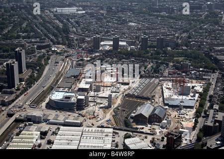 Vista aerea del sud est di Shepherd s Bush Common Westfield bianco per lo sviluppo della città Sito in costruzione London W12 Inghilterra REGNO UNITO Foto Stock