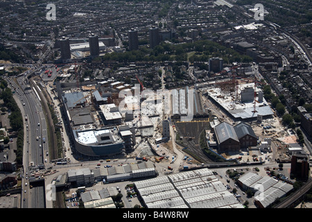 Vista aerea sud di Shepherd s Bush Common Westfield bianco per lo sviluppo della città Sito in costruzione London W12 Inghilterra regno unito ad alto livello Foto Stock