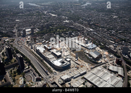 Vista aerea a sud-ovest di Shepherd s Bush Common Westfield bianco per lo sviluppo della città Sito in costruzione London W12 Inghilterra REGNO UNITO Foto Stock