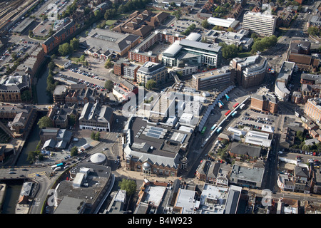 Vista aerea a nord ovest del centro di Guildford: Onslow Street North Street strada commerciale fiume Wey Surrey GU1 England Regno Unito Foto Stock