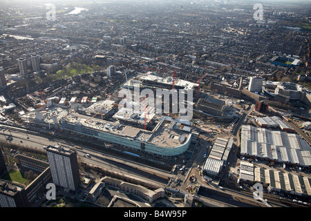 Vista aerea a sud-ovest di Westfield bianco per lo sviluppo della città Sito in costruzione Shepherd s Bush Common blocchi a torre London W12 REGNO UNITO Foto Stock