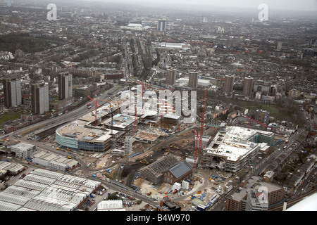 Vista aerea del sud est di Westfield bianco per lo sviluppo della città Sito in costruzione West Cross Route Shepherd s Bush Common London W12 Foto Stock