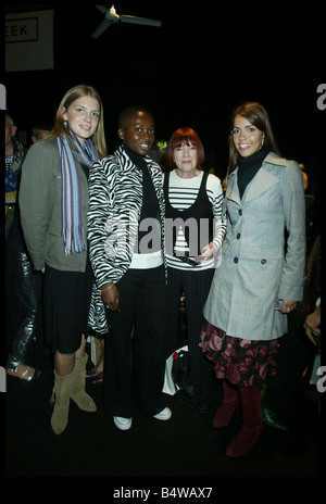 La London Fashion Week Settembre 2003 3stile presso il Jasper Conran mostrano con Maria Quant con 3am ragazze Foto Stock