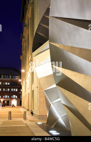 Le ali di angelo scultura di Thomas Heatherwick Bishops Court off Paternoster square City Of London Inghilterra England Foto Stock