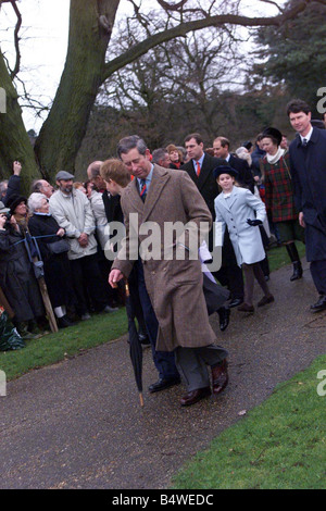 Il principe Carlo a Sandringham Dicembre 1998 in arrivo per Natale servizio alla Chiesa la Royal servizio in chiesa di St Mary Magdalene Church Foto Stock