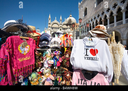 Negozio di souvenir in Piazza San Marco a Venezia Foto Stock