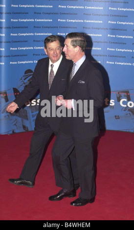 Il principe Charles e Lord Wakeham arrivano al Somerset House Londra Febbraio 2001 per il decimo anniversario party ospitato dalla stampa Commissione reclami Foto Stock