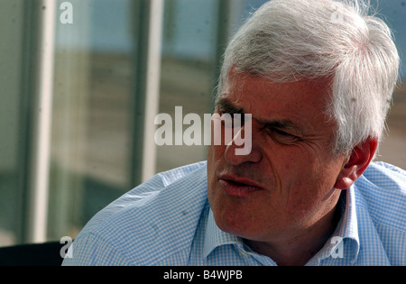 Cardiff City Football Team s supremo Pietro Risdale ex Leeds United presidente raffigurato all'St David s Hotel e Spa Cardiff 10 giugno 2005 Foto Stock