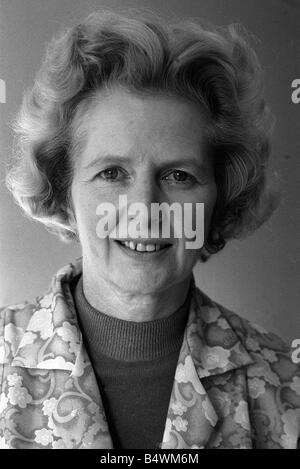 Margaret Thatcher ha trascorso la w eekend nel paese con il marito Dennis decorare il loro nuovo paese Belfry piatta in corrispondenza di Scotney Foto Stock