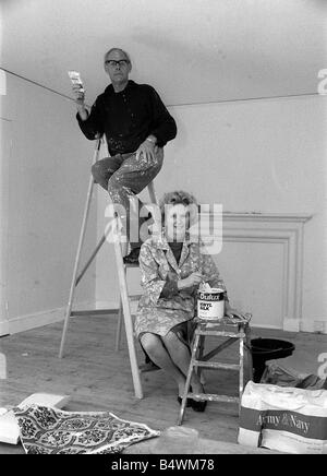 Margaret Thatcher ha trascorso la w eekend nel paese con il marito Dennis decorare il loro nuovo paese Belfry piatta in corrispondenza di Scotney Foto Stock