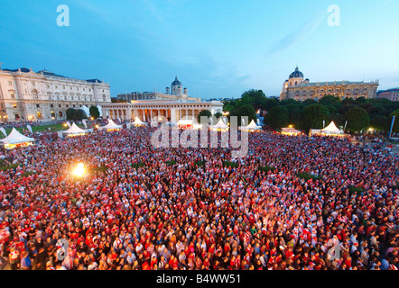 Vienna UEFA Euro 2008, Heldenplatz, Hofburg, area della ventola Foto Stock