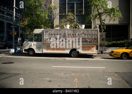 Fornitore di prodotti alimentari carrello su Madison Avenue a New York il giovedì Octiber 9 2008 Richard B Levine Foto Stock