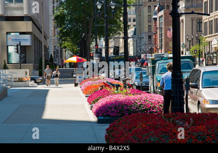 Downtown Milwaukee marciapiede & Hot Dog Stand Foto Stock