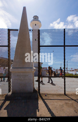 Una vista della gazzetta US/confine messicano al campo di confine del parco statale nella California Meridionale. Foto Stock