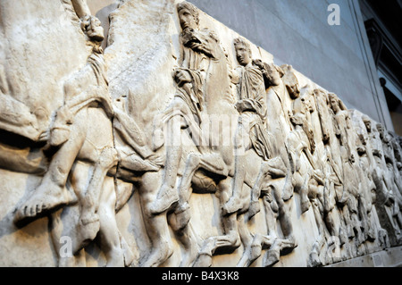 Parte del il fregio del Partenone. Uno dei marmi del Partenone al British Museum. Foto Stock