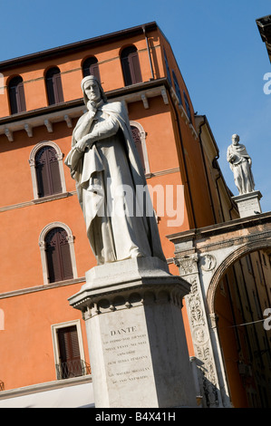Statua di Dante, verona, Italia Foto Stock