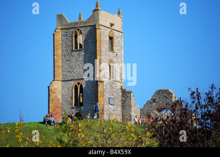 Rovine della chiesa di San Michele in cima a Burrow Mump, Burrowbridge, Somerset, Inghilterra, Regno Unito Foto Stock