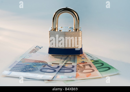 Chiudere e bloccare la carta Euro Foto Stock