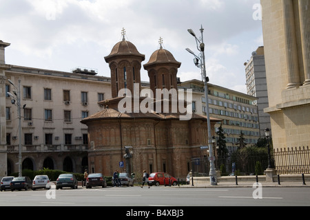 Bucharest Romania Europa Settembre Antim chiesa monastero costruito nel 1708 con porte di legno intagliato costruita tra 1708 e 1715 da Saint Antim Ivirea Foto Stock
