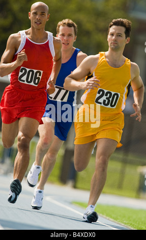 I corridori racing su pista Foto Stock