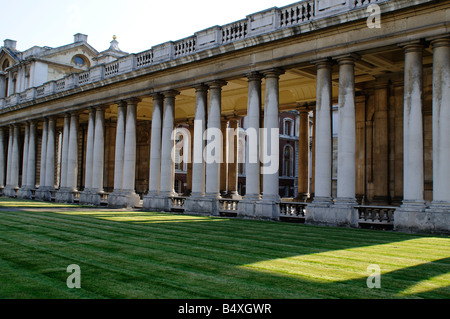 Colonnato della cappella La Old Royal Naval College di Londra Greenwich Foto Stock