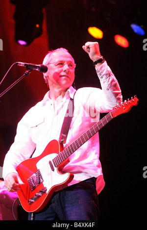 Mark Knopfler esegue a Newcastle City Hall Foto Stock
