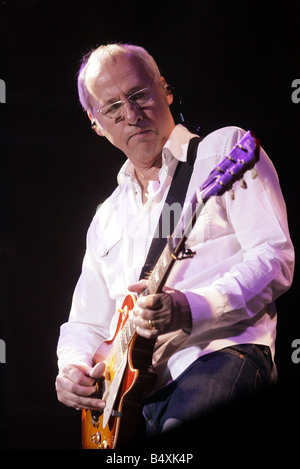 Mark Knopfler esegue a Newcastle City Hall Foto Stock