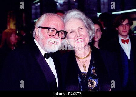 Sir Richard Attenborough e moglie Sheila arriva per la prima del film in amore e in guerra che ha diretto Foto Stock