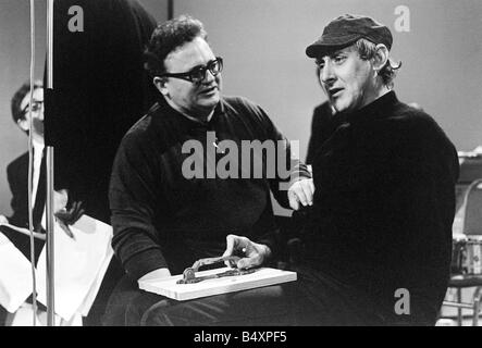 Spike Milligan Marzo 1966 Harry Seacombe s storia di vita con Spike Milligan Peter Sellers e Ray Ellington Foto Stock