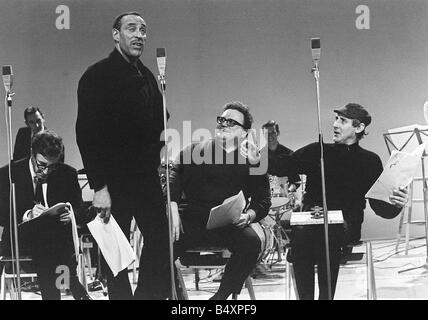 Spike Milligan Marzo 1966 Harry Seacombe s storia di vita con Spike Milligan Peter Sellers e Ray Ellington Foto Stock