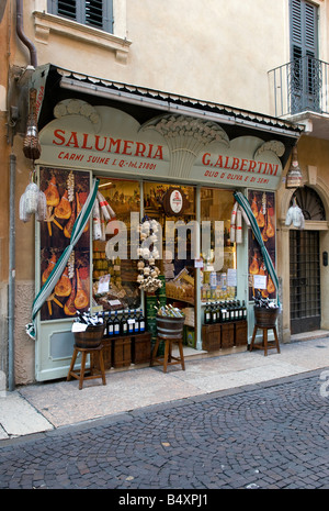 Tradizionale negozio di alimentari a verona, Italia Foto Stock