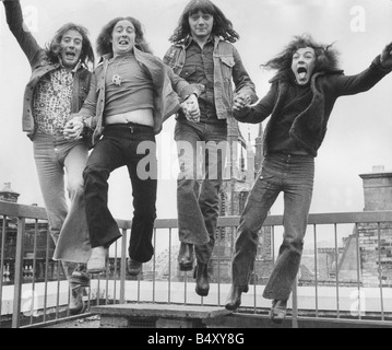 Geordie la prima banda di Brian Johnson cantante del gruppo rock AC DC da sinistra a destra Vic Malcolm Tom Hill Brian Gibson e Brian Johnson 28 09 72 Foto Stock