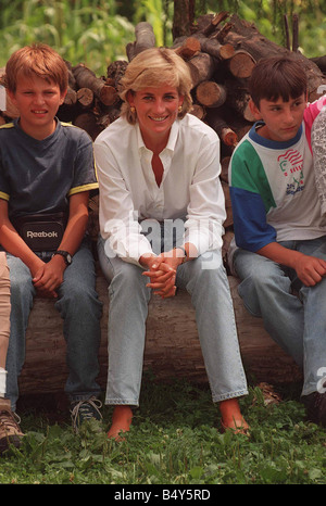 La principessa Diana visite in Bosnia per tre giorni nel mese di agosto 1997 ella si sta tentando di sollevare i mondi sensibilizzazione circa gli effetti devastanti delle mine antiuomo hanno sulla vita delle persone Foto Stock