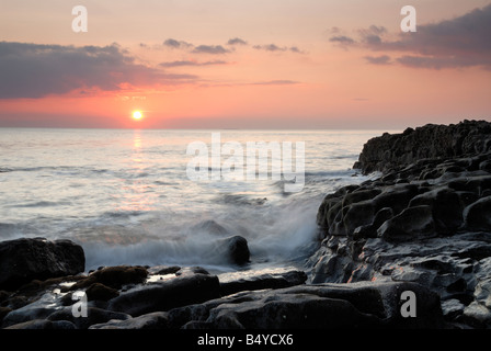 Tramonto al Dunraven Bay sul Vales of Glamorgan Foto Stock