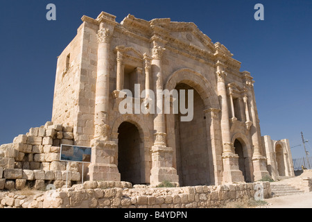 Dall'Arco di Adriano in Jerash Foto Stock