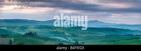 Belvedere all'alba, Valle de Orcia, Toscana, Italia Foto Stock