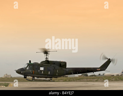 Militari di Huey UH1 N elicottero Foto Stock